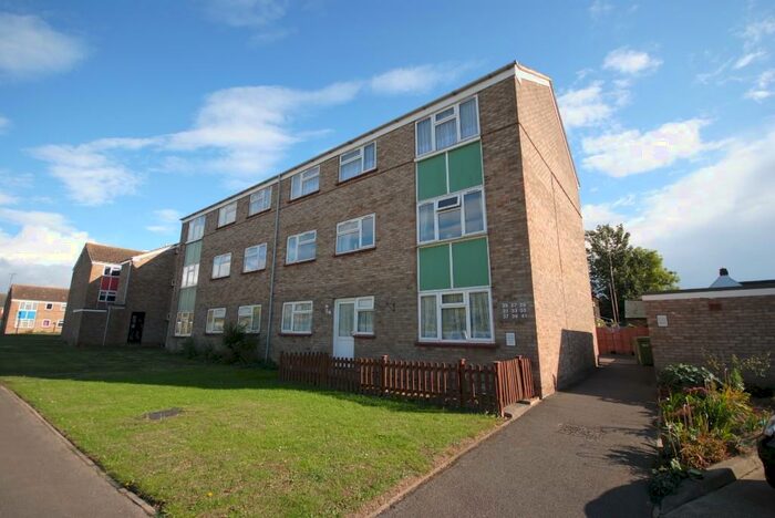 2 Bedroom Flat To Rent In Swan Close, CM3