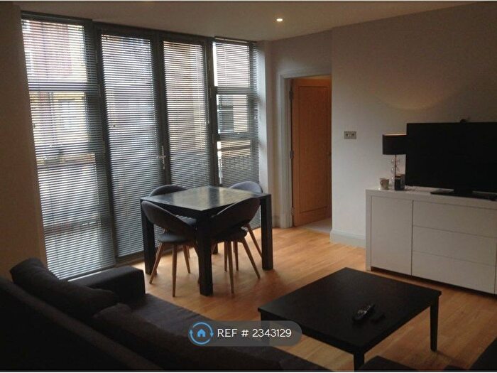 2 Bedroom Flat To Rent In Corben Mews, London, SW8