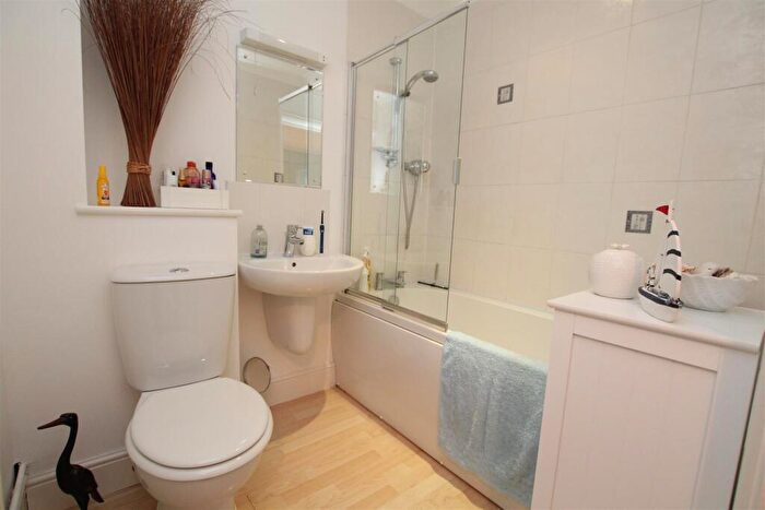 2 Bedroom Flat For Sale In Hursley Road, Chandler's Ford, Eastleigh, SO53