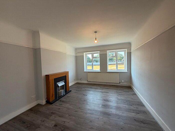 2 Bedroom Flat To Rent In Osterley Ct, Great West Road, Isleworth, TW7