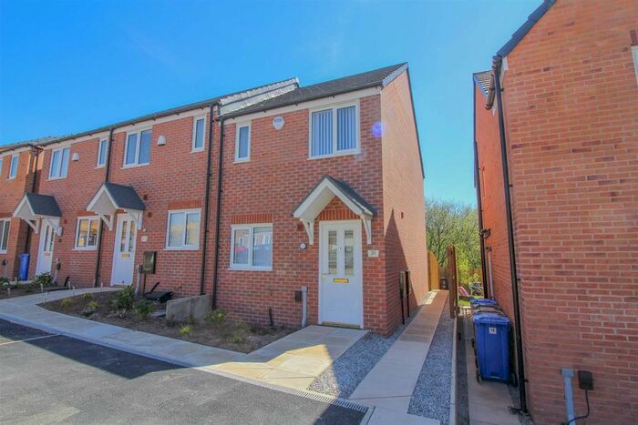 2 Bedroom Town House To Rent In Kelty Grove, Heywood, OL10