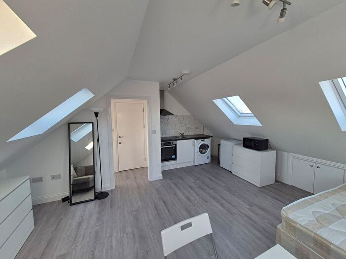 Studio To Rent In London, NW9
