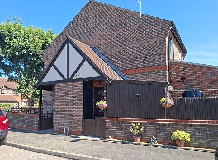 1 Bedroom Terraced House To Rent In Gooding Close, New Malden, KT3