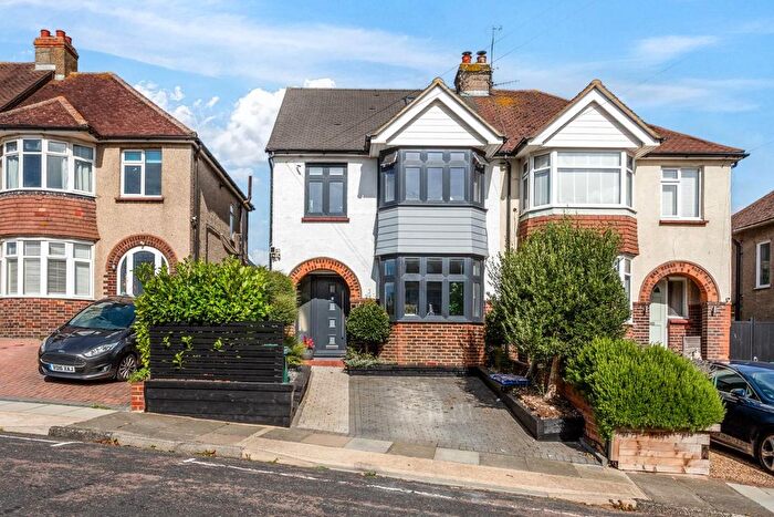4 Bedroom Property For Sale In Burlington Gardens, Portslade, Brighton, BN41