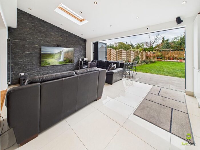 4 Bedroom Semi Detached House For Sale In Cumberland Drive, Bexleyheath, Kent, DA7