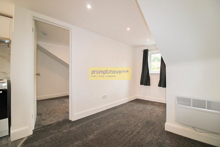 Flat To Rent In Stockwood Crescent Luton, LU1