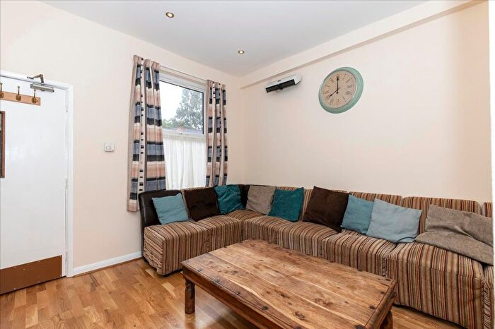 1 Bedroom Semi Detached House To Rent In Portland Road, Nottingham, NG7