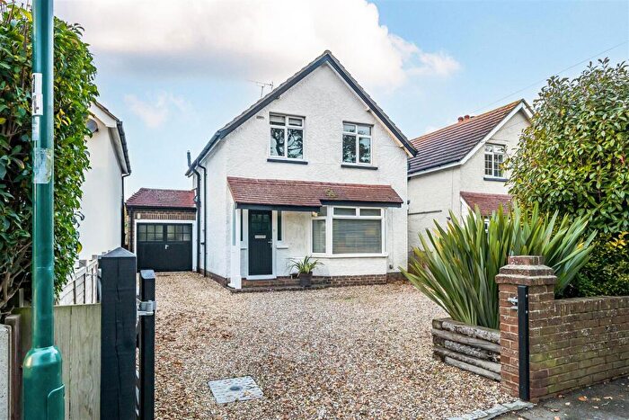 3 Bedroom Detached House For Sale In Hewarts Lane, Rose Green, PO21