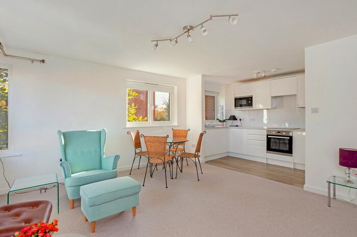 2 Bedroom Flat To Rent In Osborne Road, Windsor, SL4