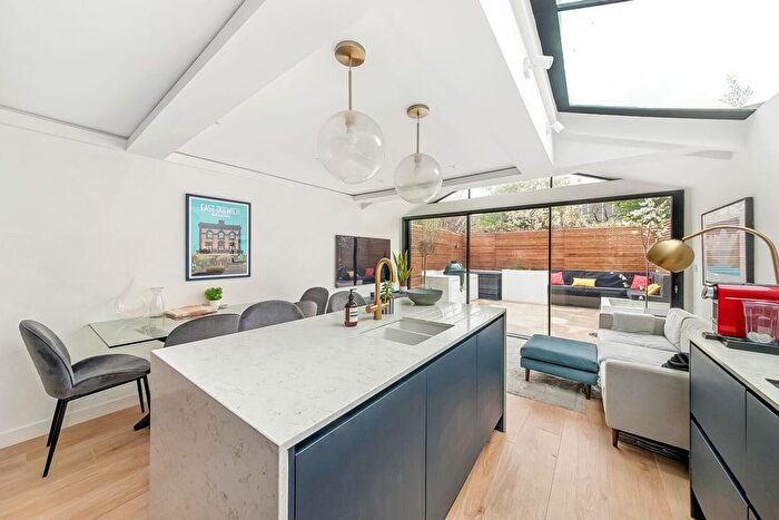 2 Bedroom Flat For Sale In Ulverscroft Road, East Dulwich, London, SE22