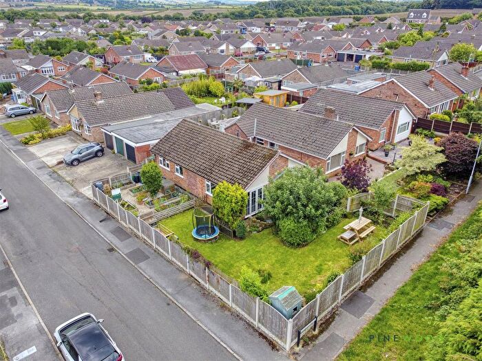 3 Bedroom Detached Bungalow To Rent In Beeley Way, Inkersall, Chesterfield, Derbyshire, S43