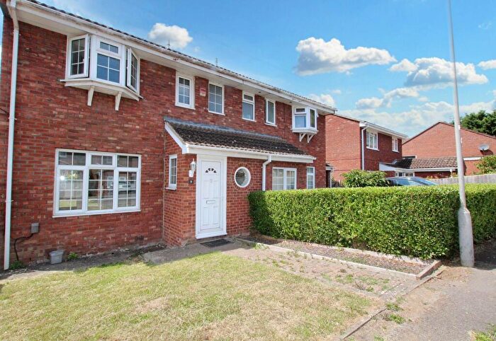 3 Bedroom Semi-Detached House To Rent In Rembrandt End, Aylesbury, HP19