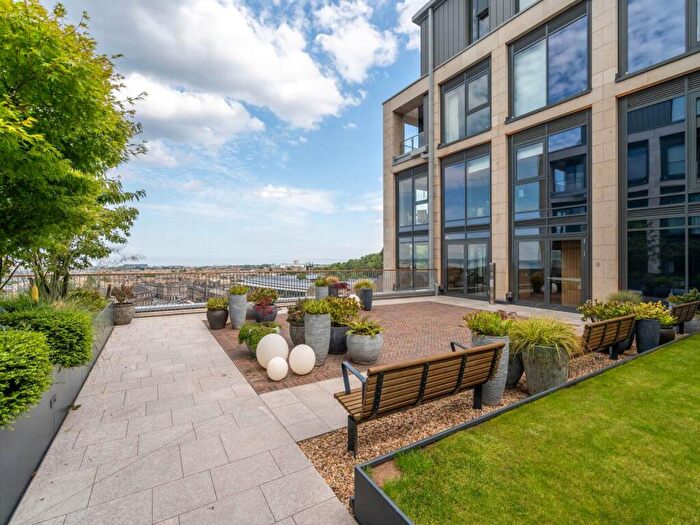 3 Bedroom Flat To Rent In Elder Street, New Edyn, City Centre, EH1