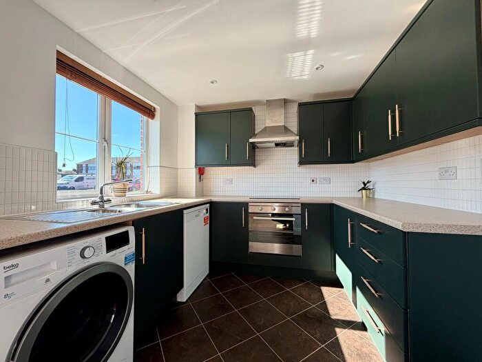 2 Bedroom Flat To Rent In Sir Thomas White Close, Warwick, CV34