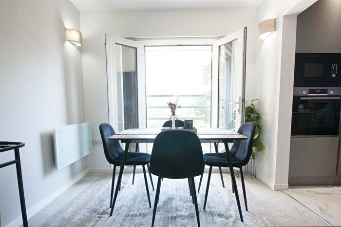 2 Bedroom Apartment For Sale In Sovereign Heights, Langley, SL3