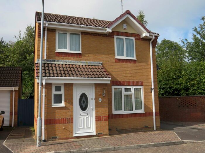 3 Bedroom Property To Rent In Fennel Way, Yeovil, BA22