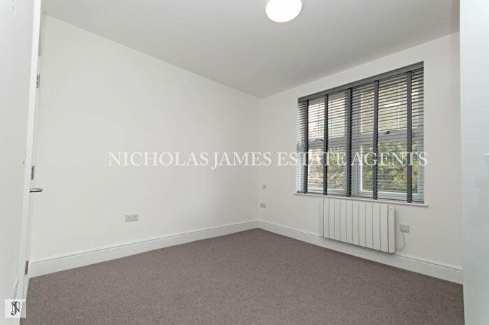 Flat To Rent In St. Johns Avenue, Friern Barnet, London, N11