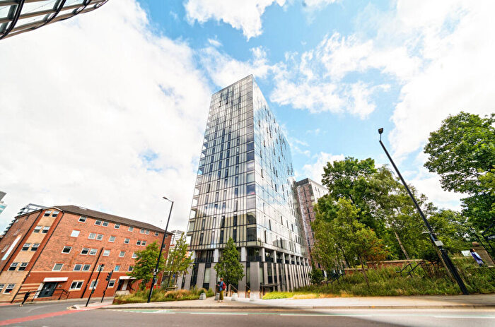 2 Bedroom Apartment For Sale In Aspin Lane, Manchester, Greater Manchester, M4