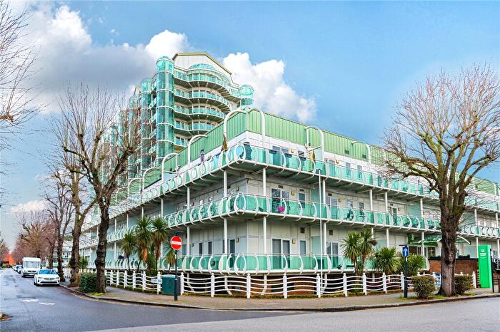 2 Bedroom Flat For Sale In Sydney Road, Enfield, EN2