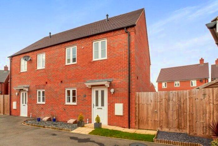 3 Bedroom Property To Rent In Appledine Way, Bedford, MK41