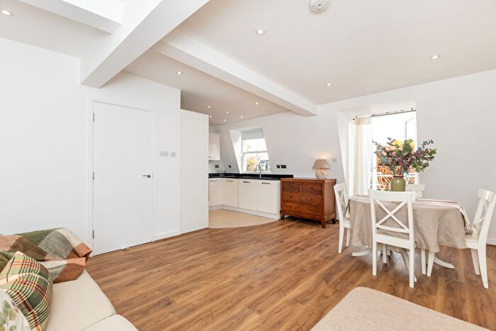 1 Bedroom Flat For Sale In Eardley Crescent, London, SW5