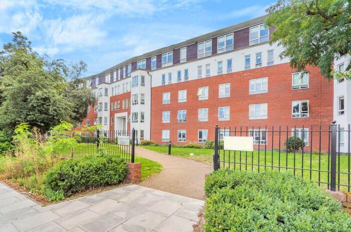 1 Bedroom Flat To Rent In Eaton Court, High Road, South Woodford, London, E18