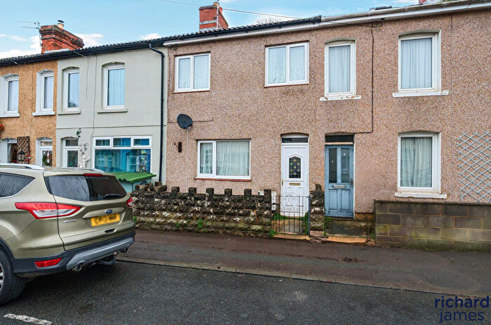 3 Bedroom Terraced House For Sale In Clifton Street, Kingshill, Swindon, SN1