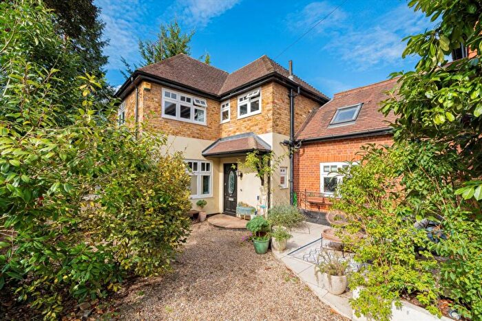 4 Bedroom Detached House For Sale In Devonshire Road, Weybridge, KT13