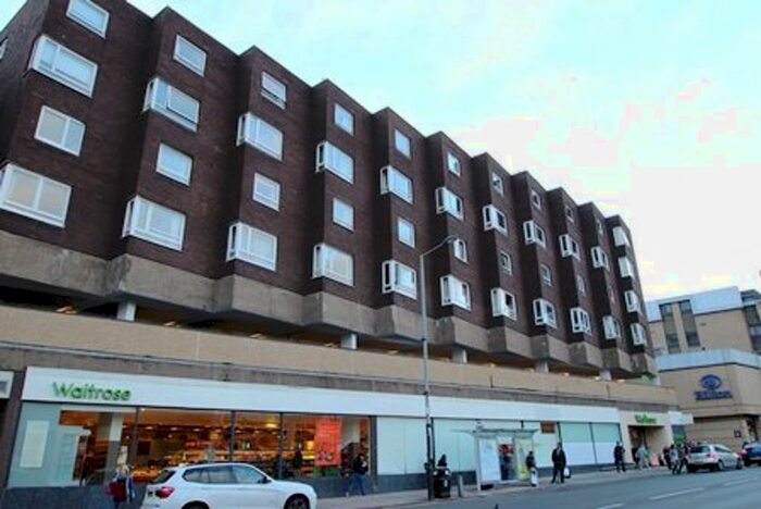 2 Bedroom Flat To Rent In Byres Road, Glasgow G12