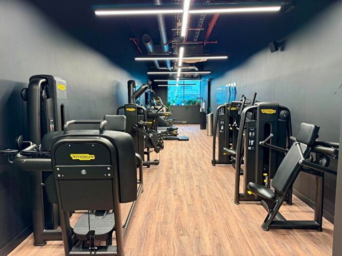 2 Bedroom Apartment To Rent In Apartment, Hove Gardens, BN3