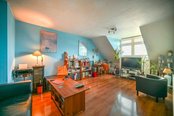 1 Bedroom Flat To Rent In Robin Hood Way, Kingston Vale, London, SW15