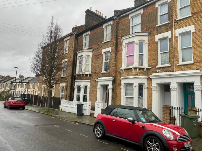 3 Bedroom Flat To Rent In A Tasman Road, London, SW9