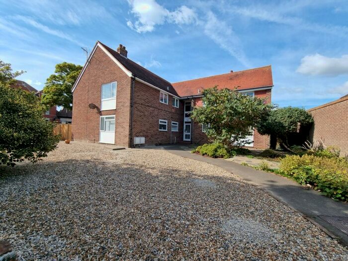 2 Bedroom Flat To Rent In Grimston Avenue, Folkestone, CT20