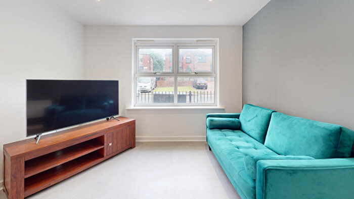 2 Bedroom Flat To Rent In Kirkstall Lane, Leeds, LS5