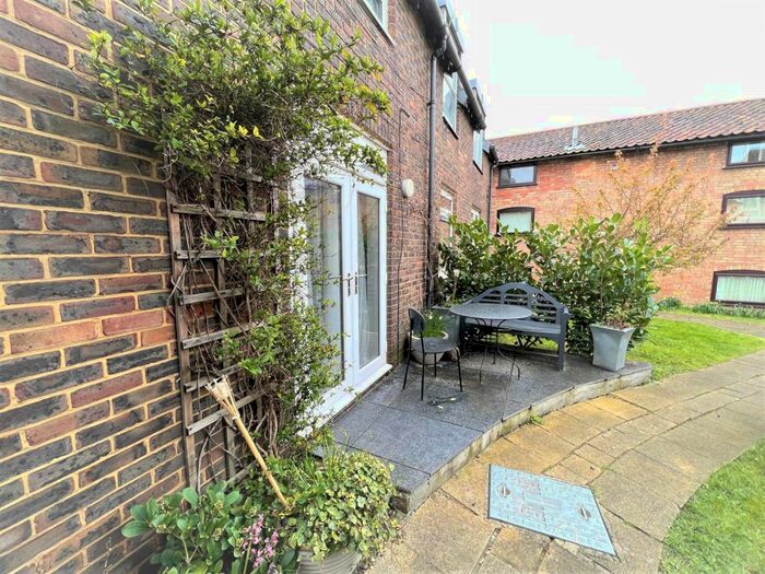 1 Bedroom Flat To Rent In Crib Street, Ware, SG12