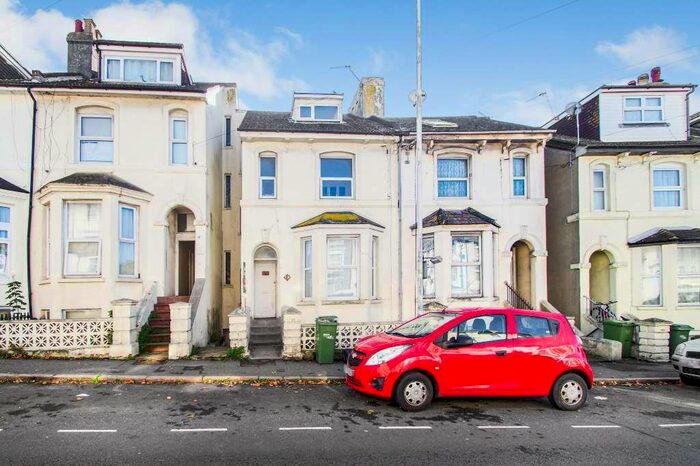 2 Bedroom Flat To Rent In Dover Road, Folkestone, CT20