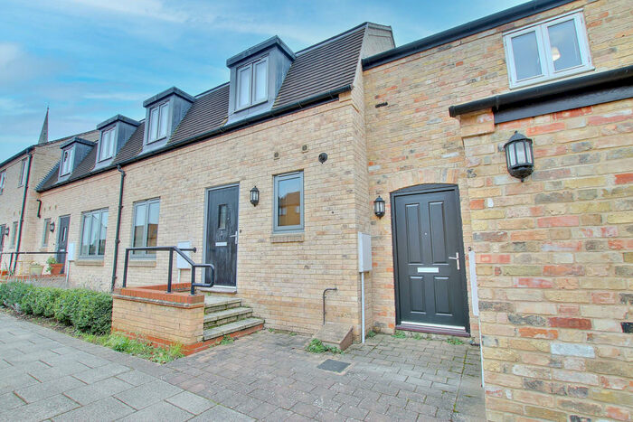 2 Bedroom Maisonette To Rent In St Legers Mews, East Street, PE27