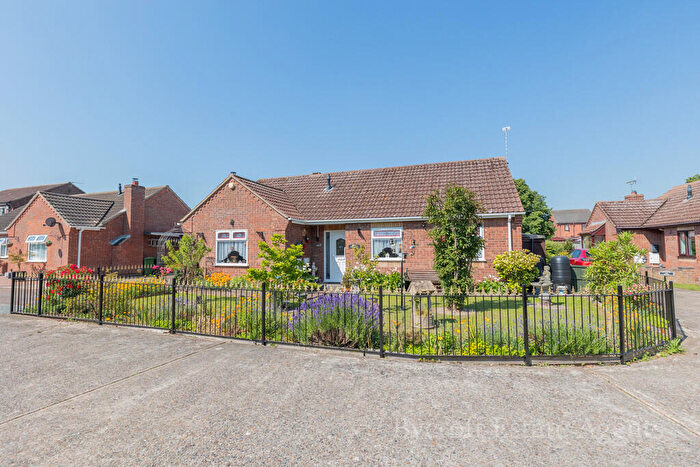 3 Bedroom Detached Bungalow For Sale In Roseview Close, Bradwell, NR31