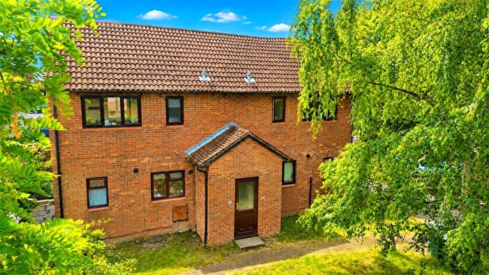 1 Bedroom Maisonette For Sale In Derrick Close, Calcot, Reading, Berkshire, RG31