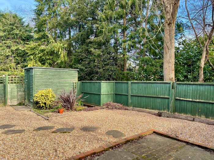 2 Bedroom Flat To Rent In Badgers Way, Loxwood, Billingshurst, RH14