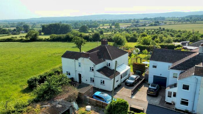 3 Bedroom Semi-Detached House For Sale In Westbury-On-Severn, GL14