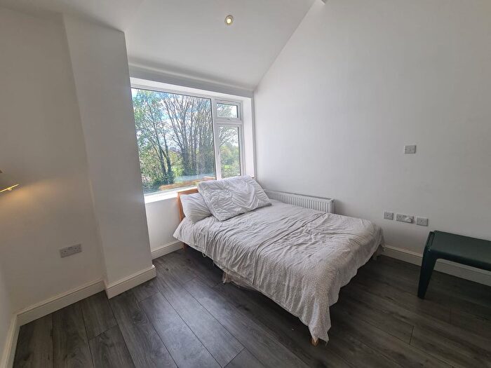 1 Bedroom Studio To Rent In Parkwood Road, Isleworth, Hounslow, TW7