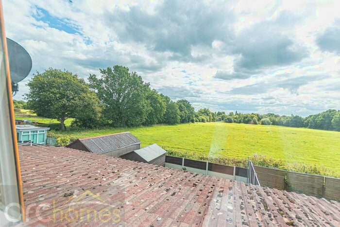 3 Bedroom Semi-Detached House For Sale In Green Avenue, Tyldesley, Manchester, M29