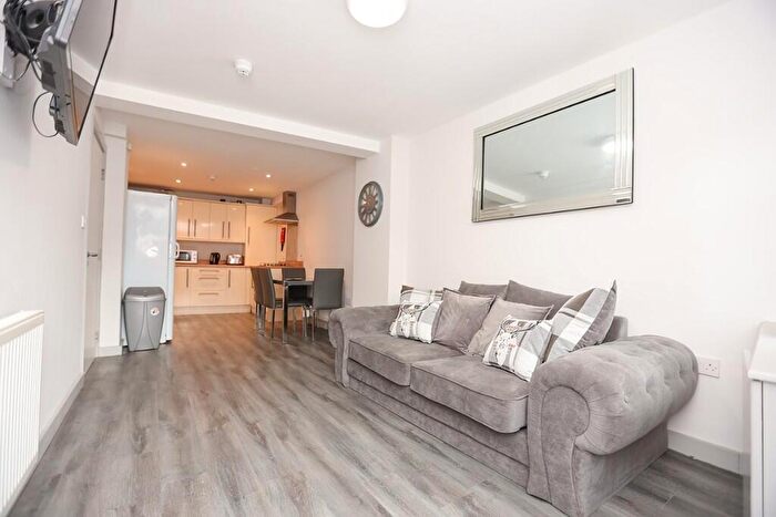 5 Bedroom Flat To Rent In Pomona Street, Liverpool, Merseyside, L3