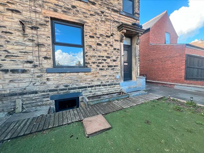 2 Bedroom End Of Terrace House To Rent In Arthur Terrace, Farsley, LS28