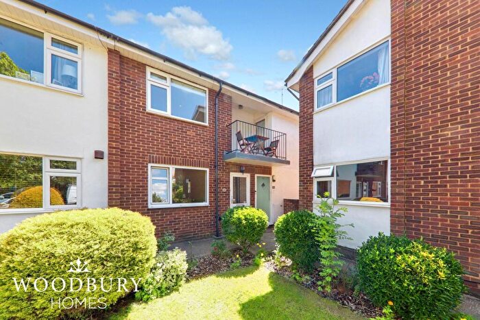 2 Bedroom Maisonette For Sale In Lower Park Road, Loughton, IG10