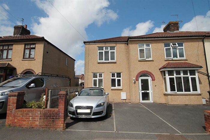 2 Bedroom Maisonette To Rent In Chatsworth Road, Fishponds, Bristol, BS16
