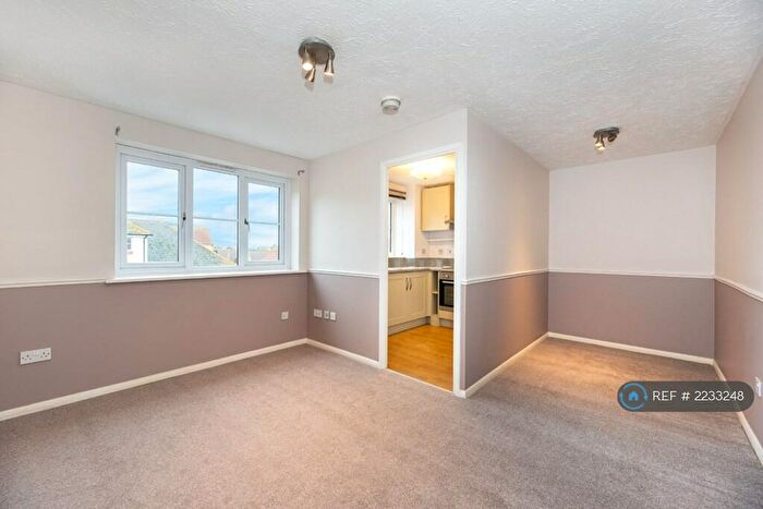 Studio To Rent In Lewes Close, Grays, RM17