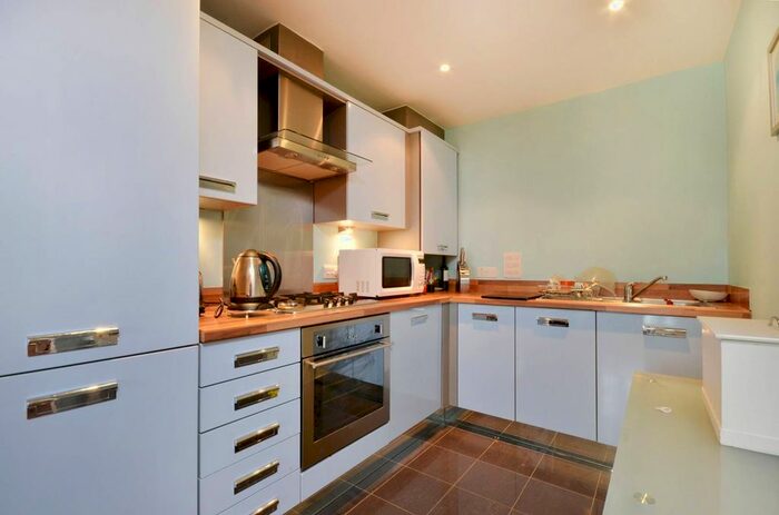 2 Bedroom Flat To Rent In Kingfield Road, Old Woking, Woking, GU22