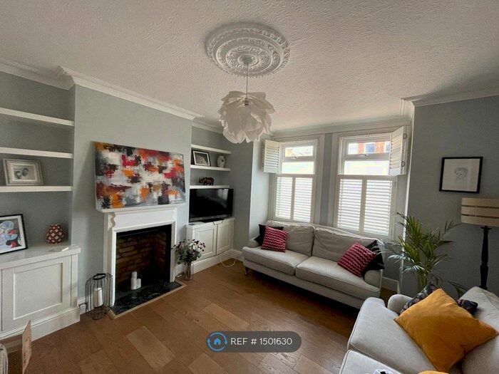 2 Bedroom Flat To Rent In Putney, London, SW15